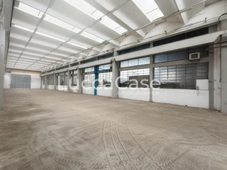 Capannone in Affitto a Porcari, 4'200€, 1300 m²