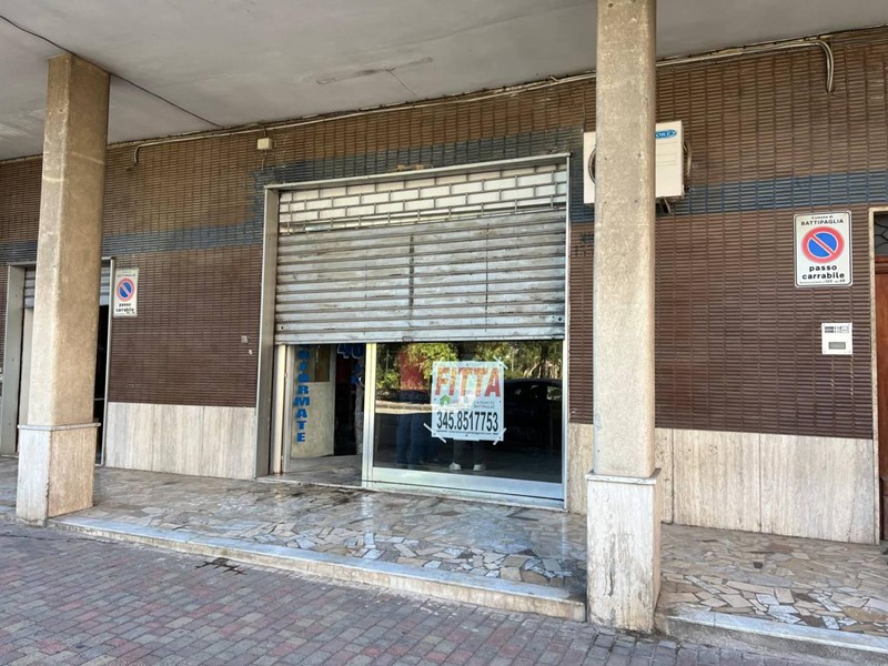 Immobile commerciale in Affitto a Battipaglia, 1'300€, 224 m²