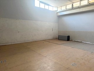 Attività commerciale in Vendita a Napoli, 230'000€, 420 m²