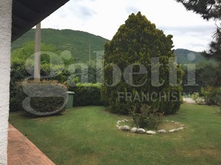 Villa in Vendita a Rocca di Botte, 490'000&euro;, 320 m²