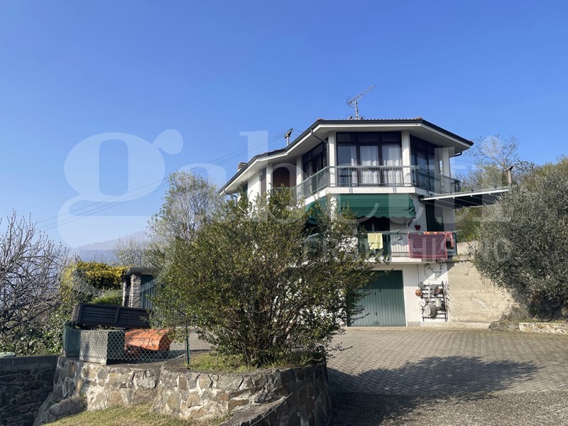 Villa in Vendita a Ivrea, 299'000€, 250 m²