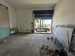 Negozio in Vendita a Milazzo, 86'000€, 57 m²