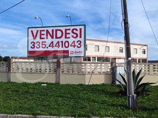 Capannone in Vendita a Brindisi, 950'000€, 12000 m²