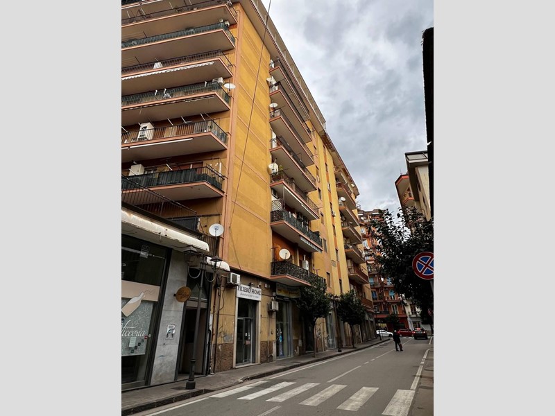 Ufficio in Affitto a Battipaglia, 600€, 95 m²