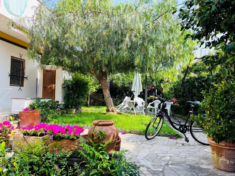 Villetta a schiera in Affitto a Terracina, 1'400€, 110 m², arredato