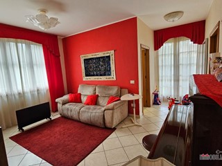 Appartamento in Vendita a Colle di Val D'Elsa, 410'000€, 239 m²