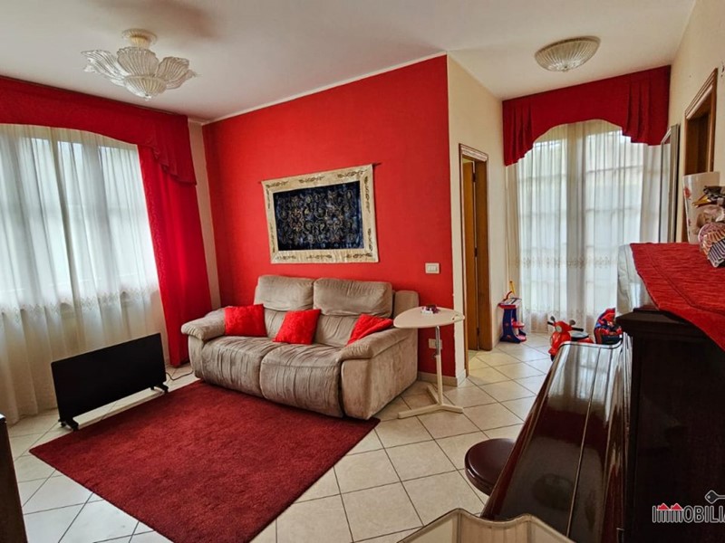Appartamento in Vendita a Colle di Val D'Elsa, 410'000&euro;, 239 m²