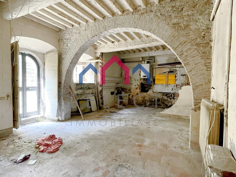 Quadrilocale in Vendita a Bagni di Lucca, 52'000€, 66 m²