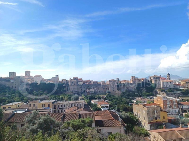 Quadrilocale in Vendita a Terracina, 200'000€, 110 m²