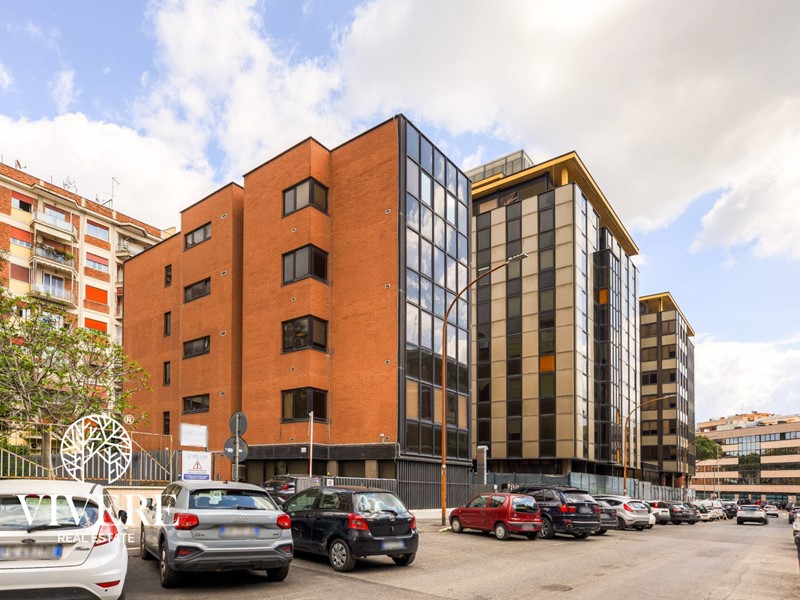 Ufficio in Affitto a Roma, zona Montagnola, 1'200€, 87 m²