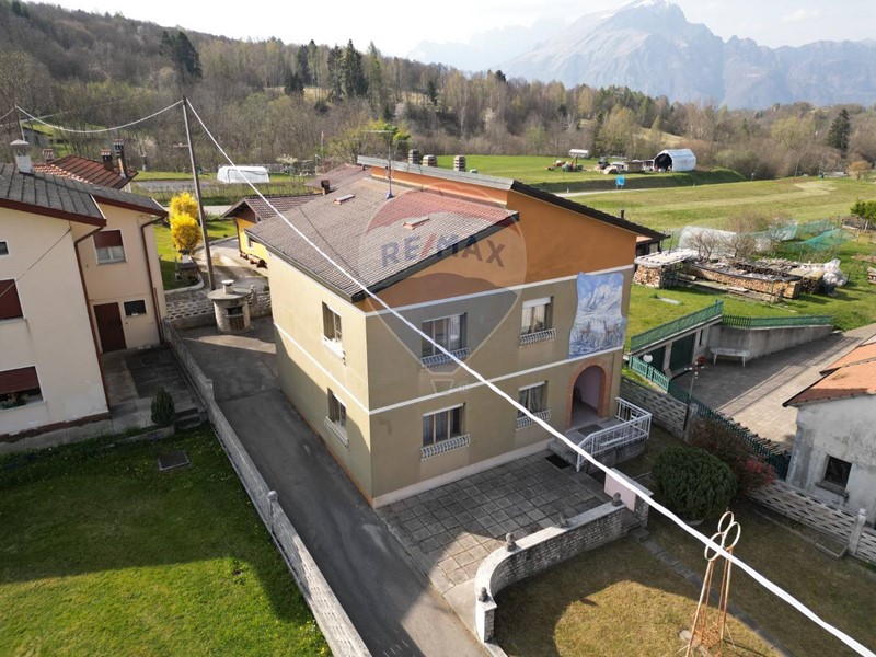 Casa Indipendente in Vendita a Ponte nelle Alpi, zona Quantin, 190'000€, 200 m²