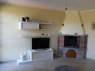 Villetta a schiera in Vendita a Crespina Lorenzana, zona Le Lame, 289'000€, 160 m², arredato, con Box