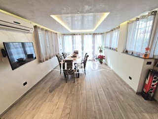 Casa Indipendente in Vendita a Signa, zona San Mauro a Signa, 850'000€, 287 m²