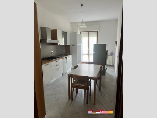 Quadrilocale in Affitto a Carrara, 800€, 100 m², arredato