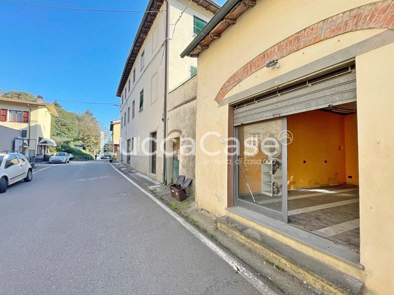 Negozio in Vendita a Lucca, zona San Lorenzo a Vaccoli, 19'000€, 30 m²