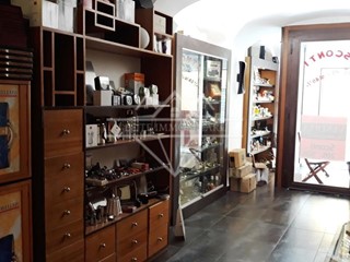 Immobile commerciale in Vendita a Sarzana, 85'000€, 35 m²