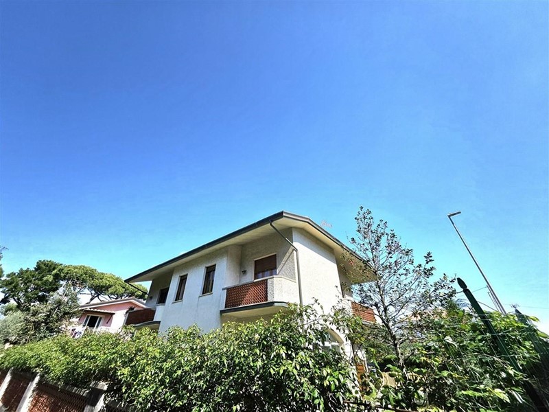 Casa Semi Indipendente in Vendita a Massa, zona Marina di Massa, 350'000&euro;, 130 m², arredato