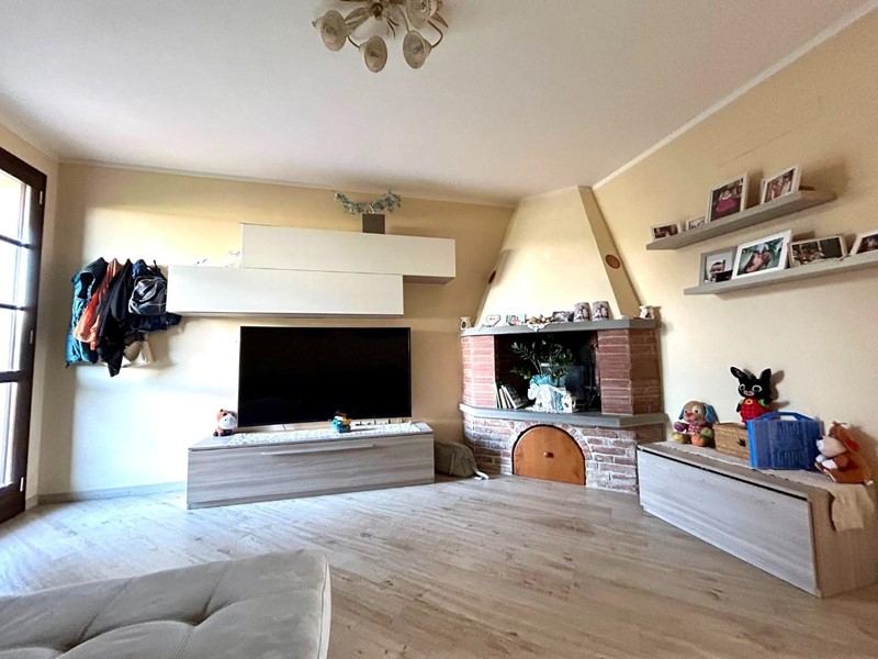 Villetta a schiera in Vendita a Crespina Lorenzana, zona Le Lame, 289'000€, 240 m², arredato, con Box