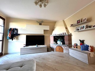 Villetta a schiera in Vendita a Crespina Lorenzana, zona Le Lame, 289'000€, 240 m², arredato, con Box