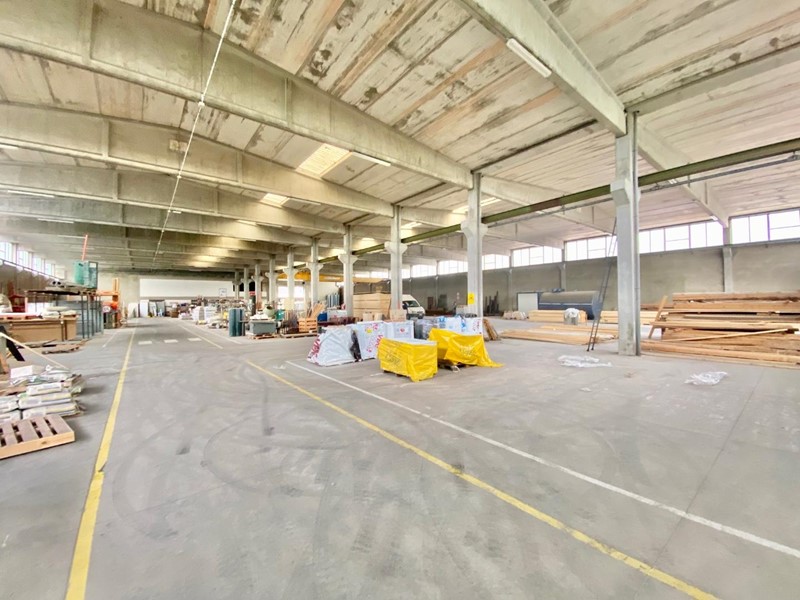 Capannone in Vendita a Calcinaia, zona Fornacette, 1'600'000€, 3000 m²