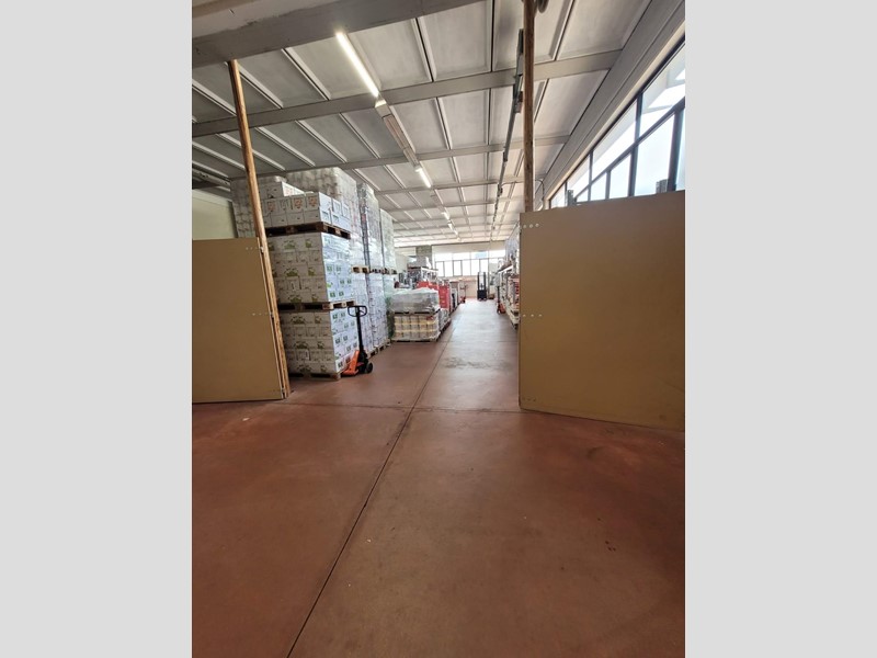 Capannone in Vendita a Montelupo Fiorentino, 340'000€, 420 m²