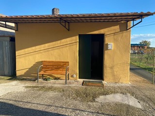Magazzino in Vendita a Castelnuovo Magra, zona Colombiera, 34'000€, 20 m²