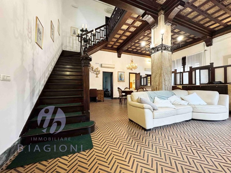 Casale in Vendita a Pietrasanta, 1'500'000€, 240 m², arredato