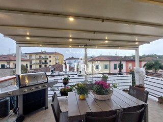 Attico in Vendita a Viareggio, 570'000€, 200 m², arredato