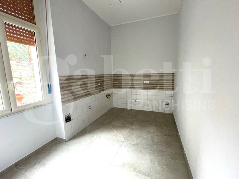 Bilocale in Vendita a Napoli, 119'000€, 60 m²