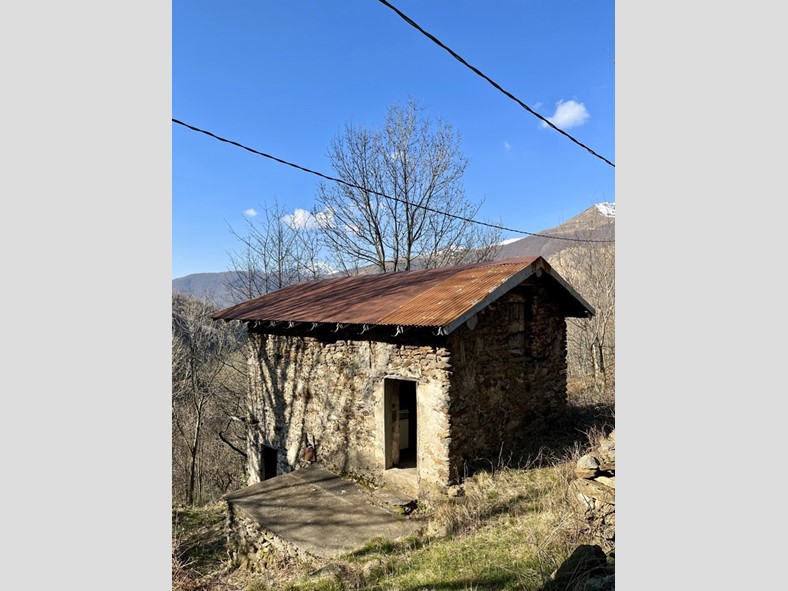 Casale in Vendita a San Nazzaro Val Cavargna, 18'000€, 64 m²