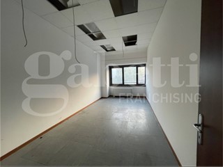 Ufficio in Vendita a Zola Predosa, 288'200€, 390 m²