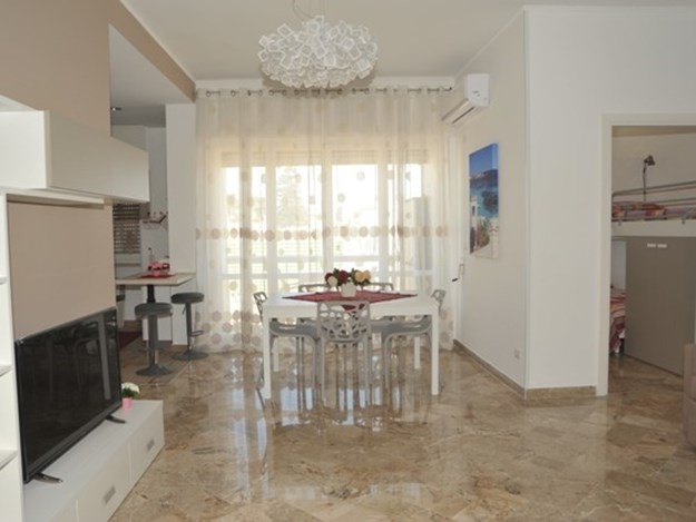 Trilocale in Affitto a Otranto, zona Lungomare Terra D'Otranto,, 500€, 90 m²