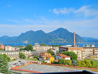 Quadrilocale in Vendita a Verbania, zona Sant'Anna, 268'000€, 115 m², con Box