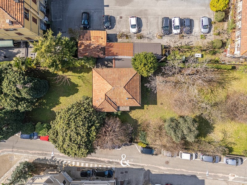 Villa in Vendita a Erba, 349'000€, 200 m²