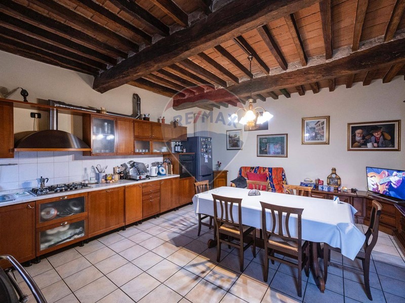 Casa Semi Indipendente in Vendita a Gazzuolo, 120'000€, 362 m²