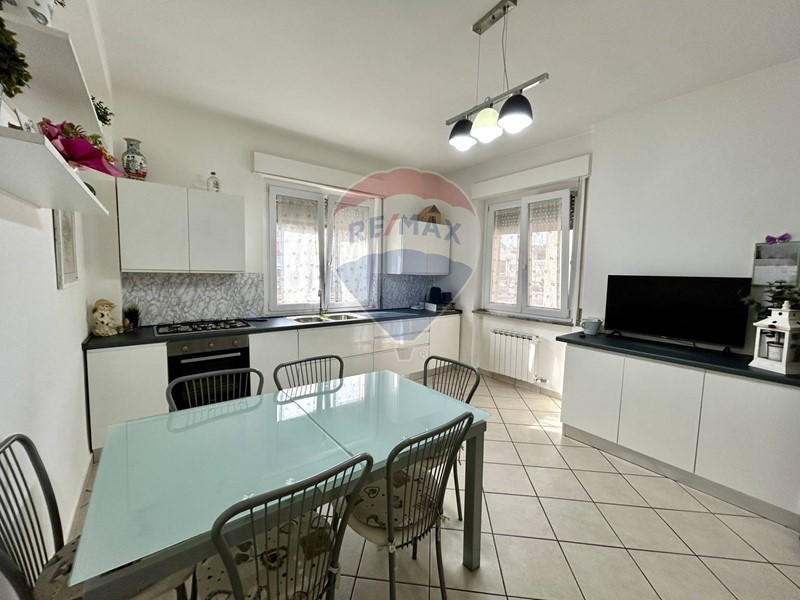 Quadrilocale in Vendita a Costa Volpino, 159'000€, 125 m²