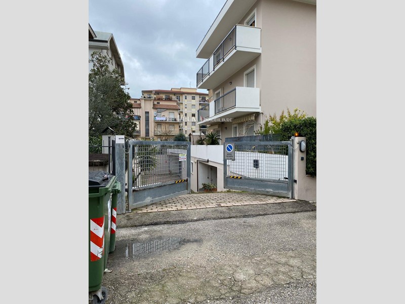 Magazzino in Vendita a San Benedetto del Tronto, zona Conad, 40'000€, 20 m²