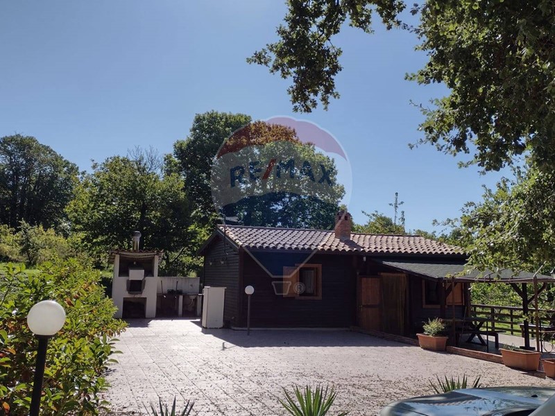 Terreno agricolo in Vendita a Adrano, 70'000€, 7000 m²