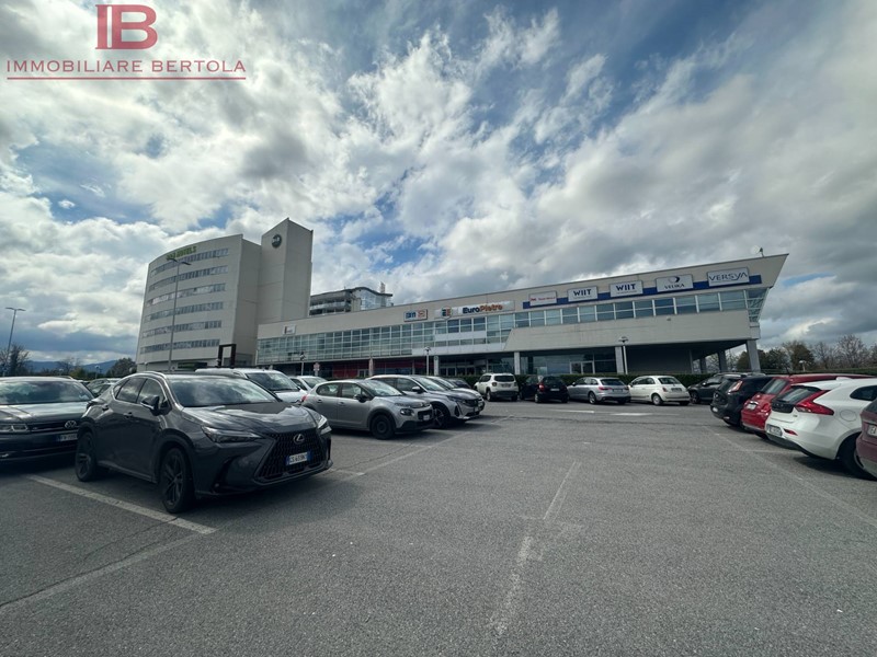 Ufficio in Affitto a Cuneo, zona Madonna dell'Olmo, 4'000€, 650 m²