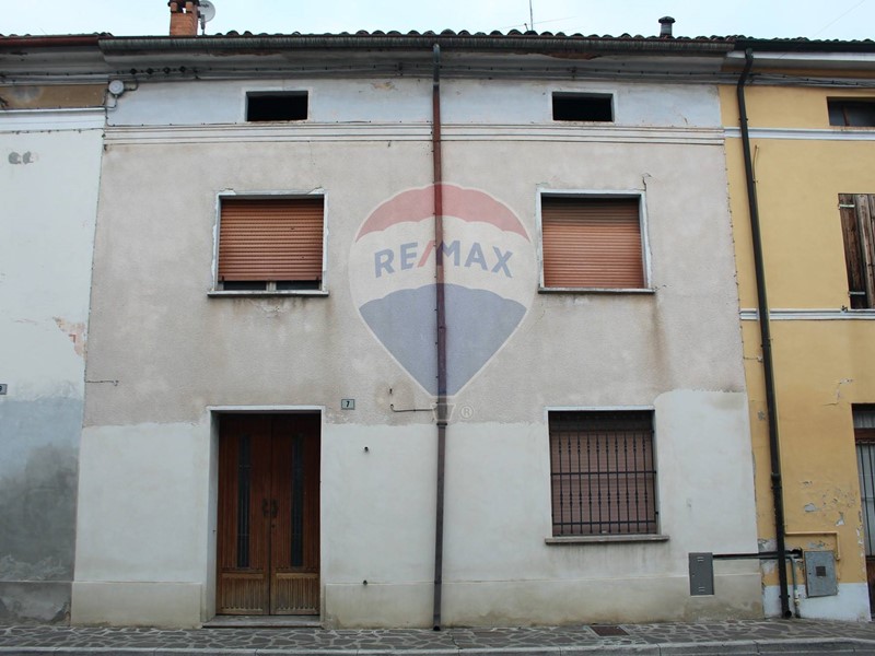 Villetta a schiera in Vendita a Commessaggio, 24'750€, 167 m²