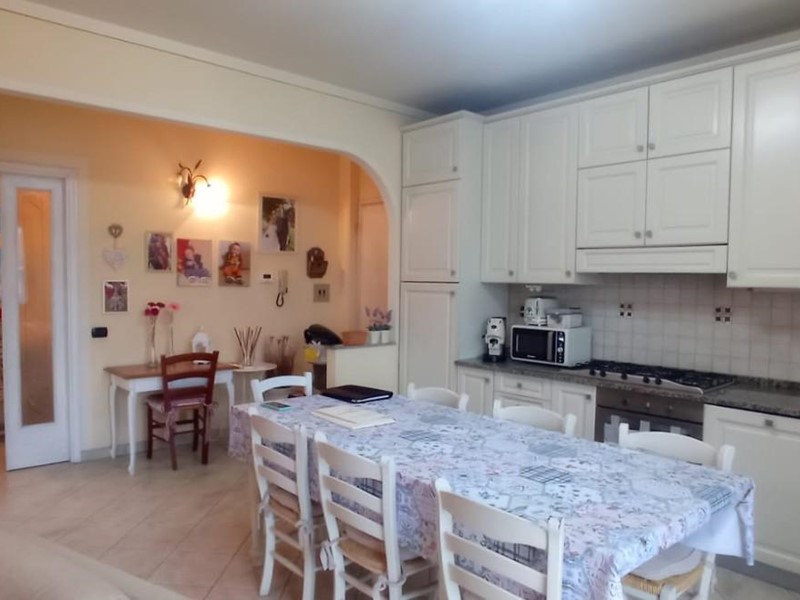 Trilocale in Vendita a Vinci, zona Spicchio, 230'000€, 85 m², arredato, con Box