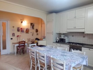 Trilocale in Vendita a Vinci, zona Spicchio, 230'000€, 85 m², arredato, con Box