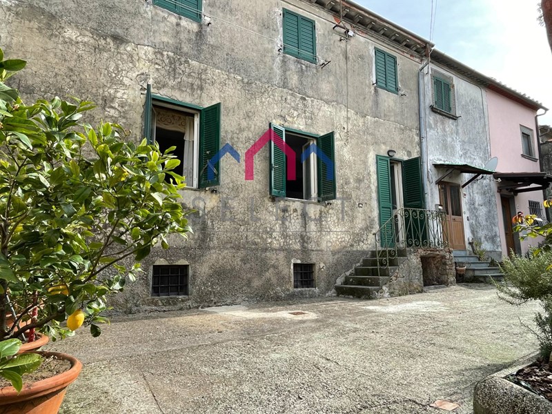 Trilocale in Vendita a Bagni di Lucca, zona Lugliano, 30'000€, 95 m², arredato