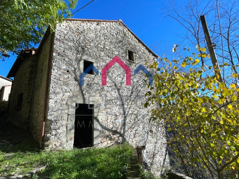 Casa Semi Indipendente in Vendita a Bagni di Lucca, zona Lucchio, 18'000€, 32 m²
