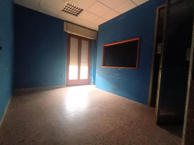 Ufficio in Affitto a Lucca, zona San Donato, 1'100€, 100 m²