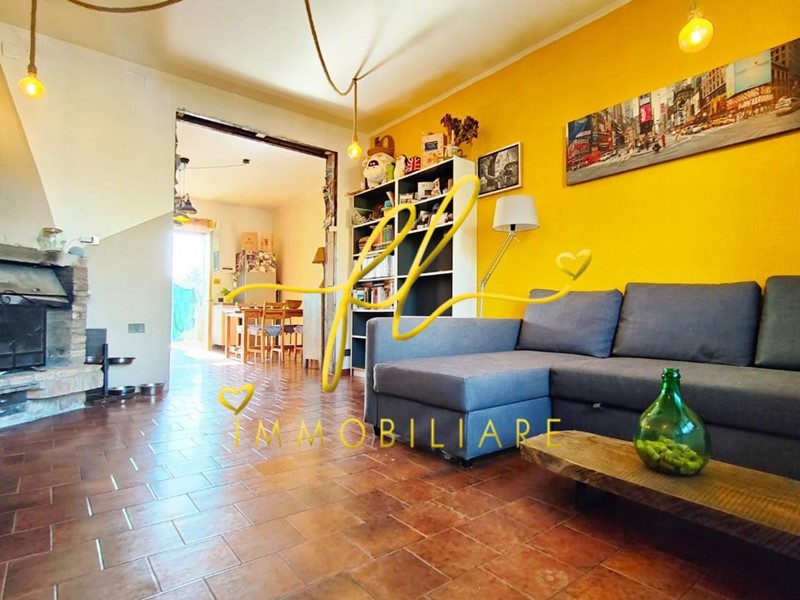 Villa in Vendita a Rosignano Marittimo, 330'000€, 182 m²