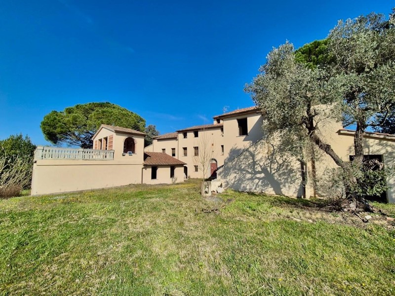 Casa di corte in Vendita a Casciana Terme Lari, zona Lari, 1'300'000€, 1264 m²