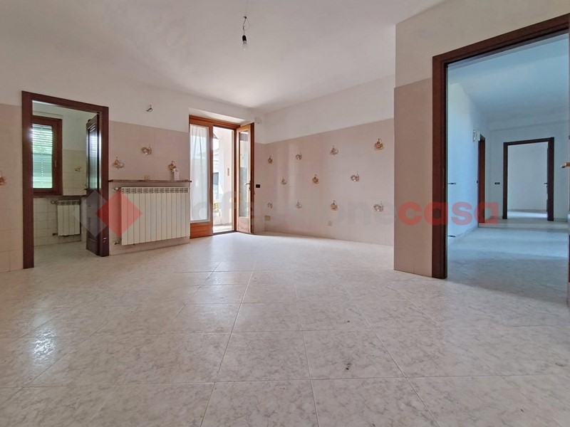 Villetta a schiera in Vendita a Castelletto sopra Ticino, 270'000€, 175 m²