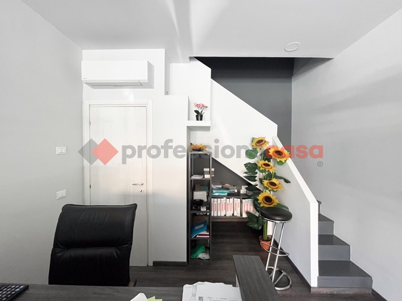 Negozio in Affitto a Milazzo, 1'000€, 60 m²