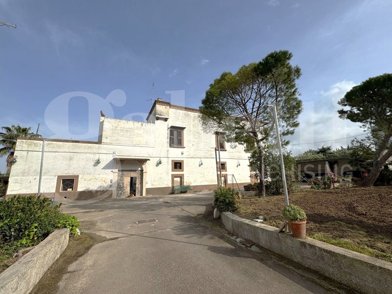 Casale in Vendita a Bari, 1'200'000€, 1000 m²